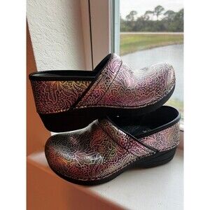 Dansko XP 2.0 Classic Clogs in Lacy Leather Pink Shiny Pattern - Women’s Size 37